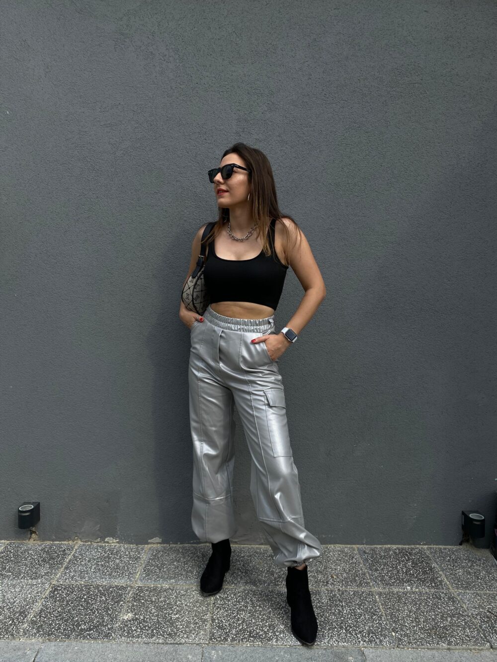 ÖZEL TASARIM GÜMÜŞ METALİK PANTOLON